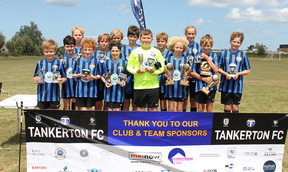 Under 11s Tigers with their trophies