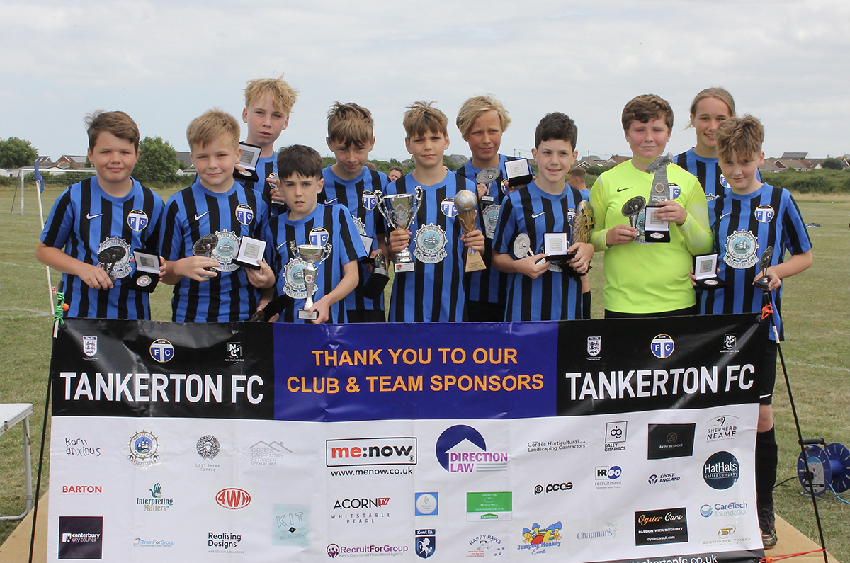 Under 12s Tigers with their trophies